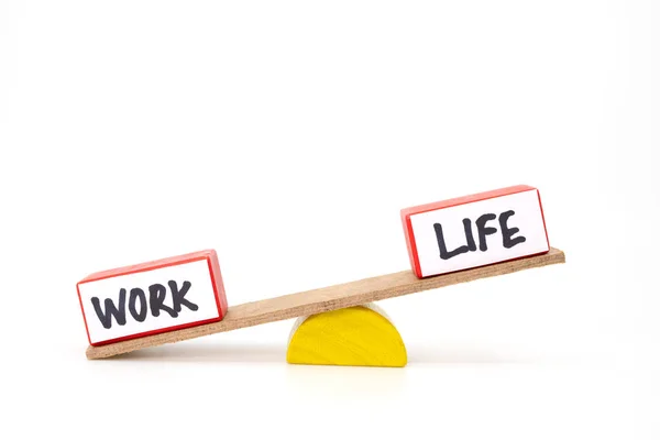 仕事と生活を表す2つのブロックとワークライフバランスの概念 — ストック写真