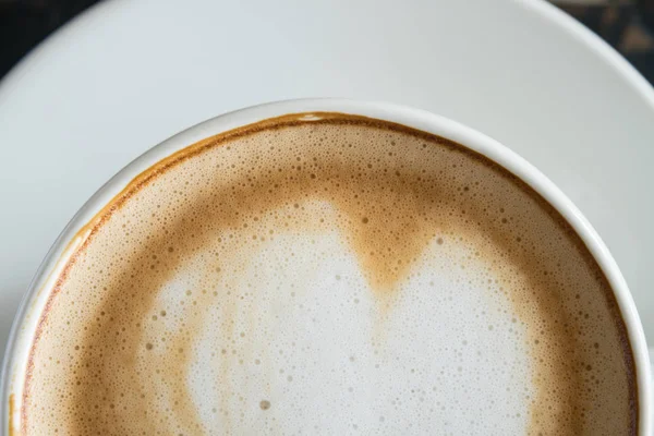 Flatlay Half Bottom Close Heart Shape Froth Milk Latte Art —  Fotos de Stock