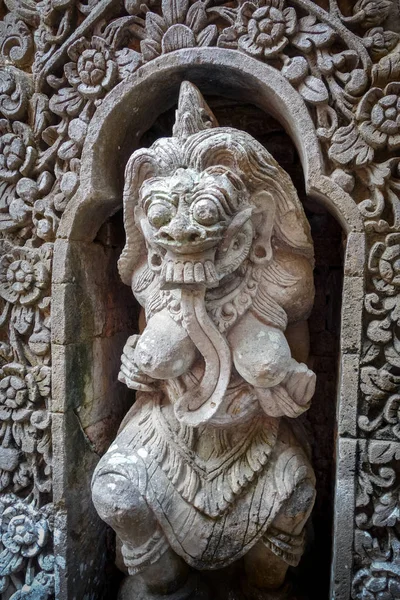 Άγαλμα Του Gard Στο Puri Saren Palace Ubud Μπαλί Ινδονησία — Φωτογραφία Αρχείου