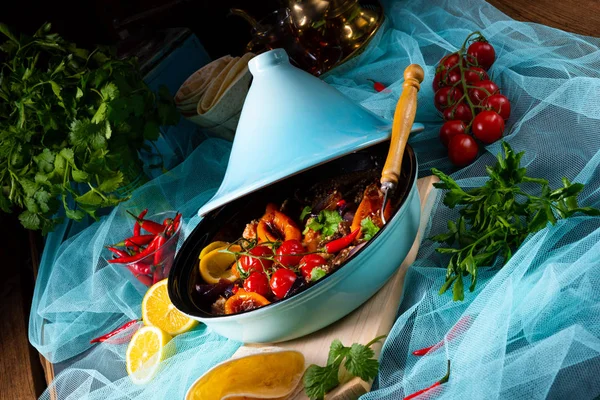 Boeuf Épicé Savoureux Avec Divers Légumes Cuits Tagine — Photo