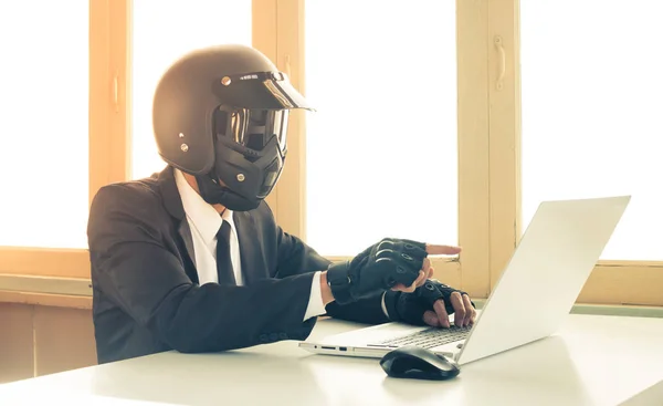 Vintage Künstliche Intelligenz Geschäftsmann Konzept Command Order Laptop Oder Computer — Stockfoto