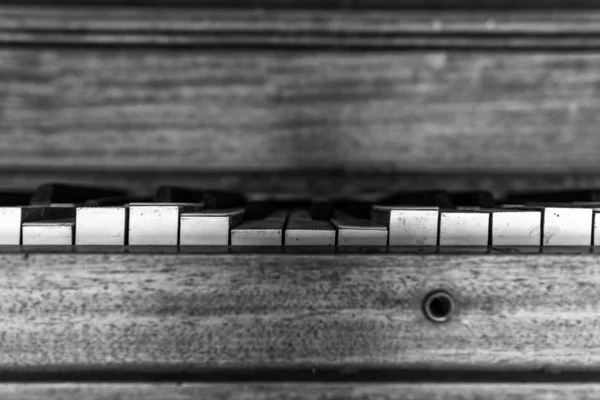 Sleutels Van Een Oude Geruïneerde Piano — Stockfoto