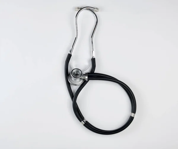 Schwarzes Medizinisches Phonendoskop Auf Weißem Hintergrund Draufsicht — Stockfoto