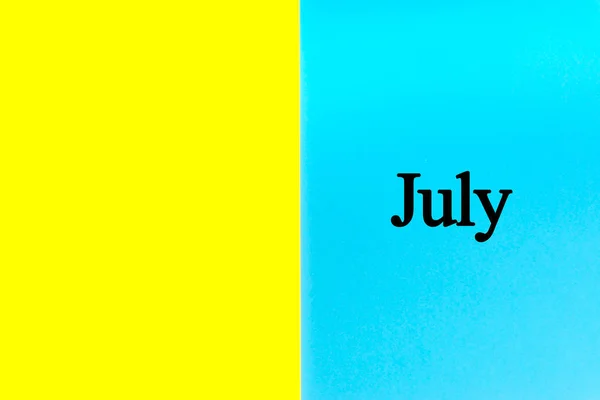 Geschreven Woorden Van Juli Blauwe Gele Achtergrond Kalender Maand Datum — Stockfoto