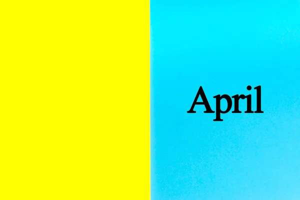 Έιπριλ Έγραψε Λέξεις Μπλε Και Κίτρινο Φόντο Έννοια Ημερολογίου Μήνα — Φωτογραφία Αρχείου