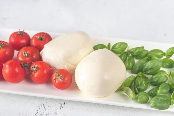 Mozzarella Domates Fesleğen — Stok fotoğraf