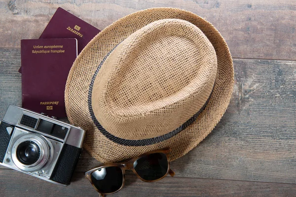 Passaportes Chapéu Verão Câmera Pronta Para Férias — Fotografia de Stock