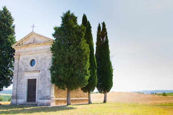 Απομονωμένη Εκκλησία Στους Λόφους Της Τοσκάνης Ιταλικό Τοπίο Εκκλησία Της — Φωτογραφία Αρχείου