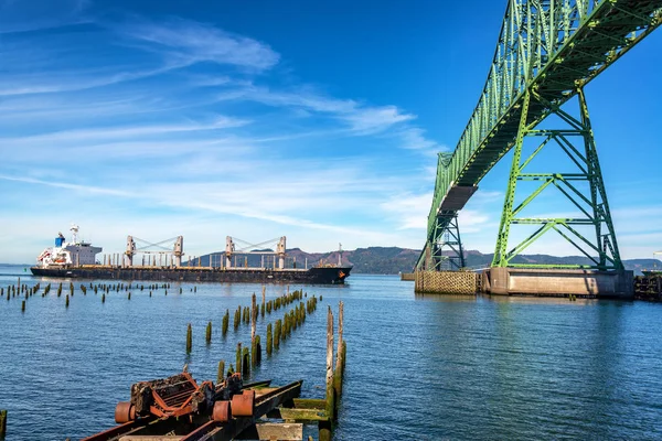 View Astoria Megler Bridge Astoria Oregon Tanker Ship Pass — Stock Photo, Image