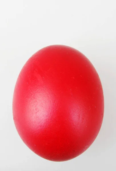 Червоне Пасхальне Яйце Ізольоване Білому — стокове фото