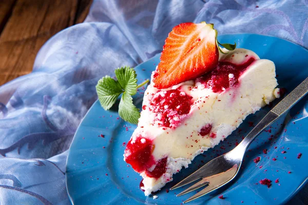 Schöner Und Schmackhafter Käsekuchen Ohne Backen Mit Erdbeeren — Stockfoto