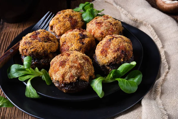 Gefüllt Mit Hackfleisch Und Gebackenen Champignons — Stockfoto