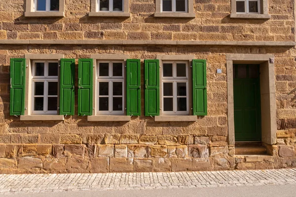 Historische Hausfassade Mit Fenster Und Tür — Stockfoto