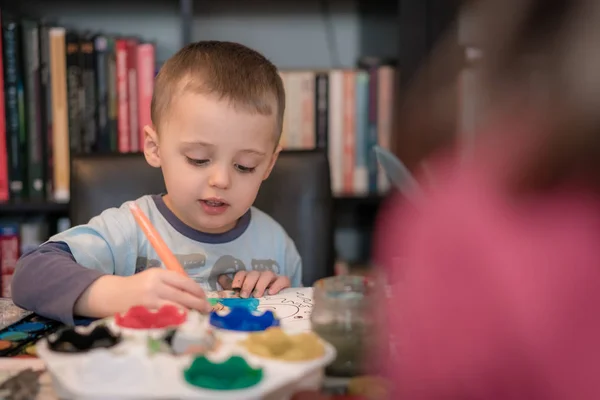 Little Caucasian Boy Sitting Table Home Having Fun Kids Paint — Stock Photo, Image