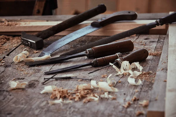 Vintage Chisels Rasp Handsaw Hammer Woodworking Workbench Shavings Sawdust Low — Stock Photo, Image