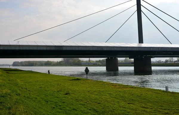 Ren Nehri Üzerinde Köprü — Stok fotoğraf