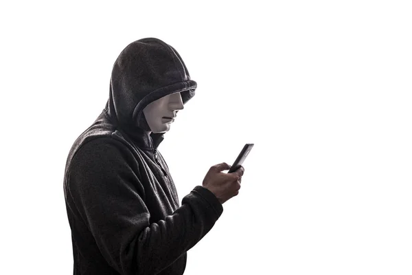 Hacker Incappucciato Con Maschera Che Tiene Smartphone Isolato Sfondo Bianco — Foto Stock