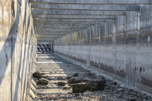 Kanal Bevattningssystem Risfält Betong Tunneln För Bevattningskanalen Insida Beskådar Bevattningen — Stockfoto