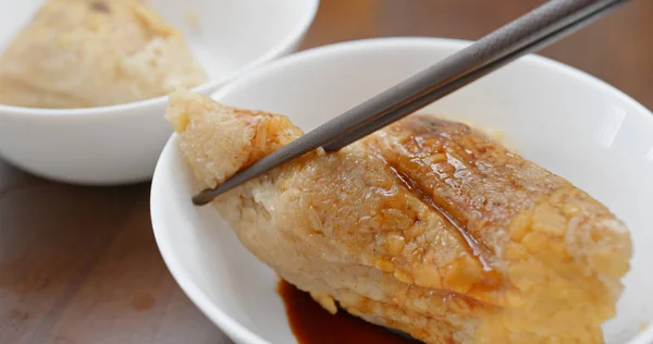 Essen Mit Stäbchen Reisknödel — Stockfoto