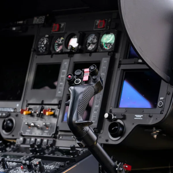 Cockpit Helicóptero Lado Com Muitos Botões Telas Joystick Frente Está — Fotografia de Stock