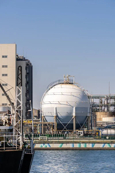 Fábrica Química Con Almacenamiento Gas Estructura Gasoducto Con Humo Chimenea — Foto de Stock