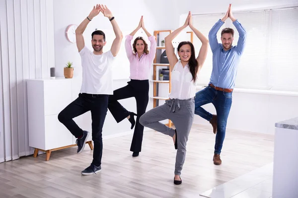 Group Happy Young Businesspeople Doing Stretching Exercise Office — Stock Photo, Image