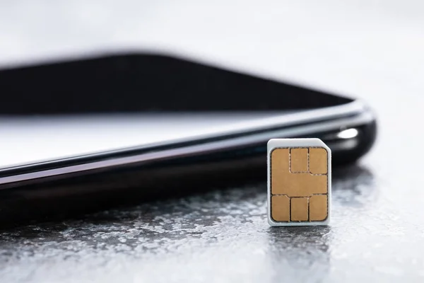 Közelkép Sim Card Okostelefon Durva Háttér — Stock Fotó