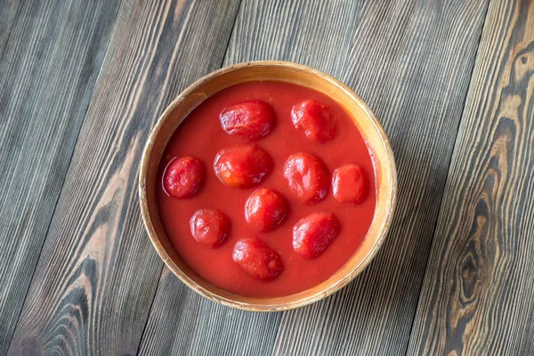 Cuenco Tomates Enlatados Fondo Madera —  Fotos de Stock