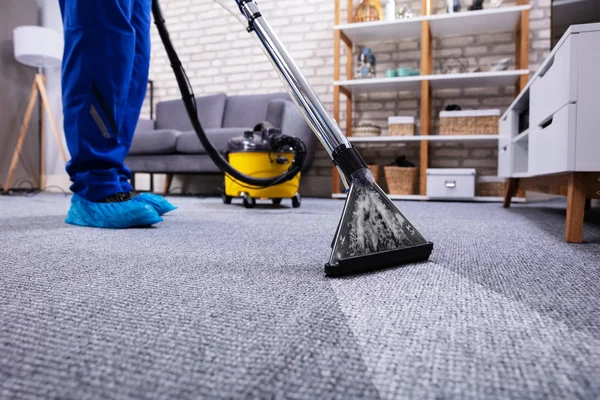 Human Cleaning Carpet Living Room Using Vacuum Cleaner Home — Stock Photo, Image