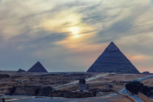 Die Pyramiden Und Die Sphinx Der Dämmerung — Stockfoto