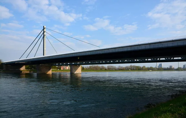 Ren Nehri Üzerinde Köprü — Stok fotoğraf