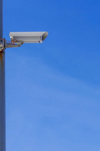 Überwachungskameras Vor Dem Blauen Himmel Überwachen Das Bild Hat Einen — Stockfoto