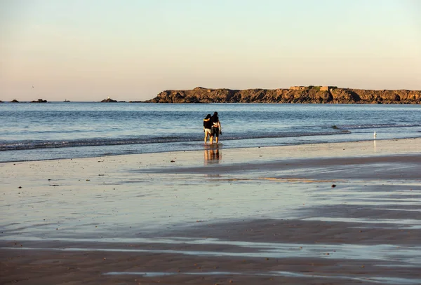 Romantic Walk Couple Love Beach Saint Malo Brittany France — Stock Photo, Image