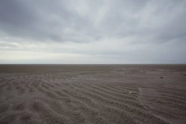 Vista Para Solo Praia Areia Dia Nublado Praia Paisagem Com — Fotografia de Stock