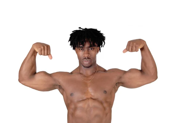Egy Félmeztelen Afrikai Férfi Áll Feltartott Karokkal Bicepszét Hajlítva Bolyhos — Stock Fotó