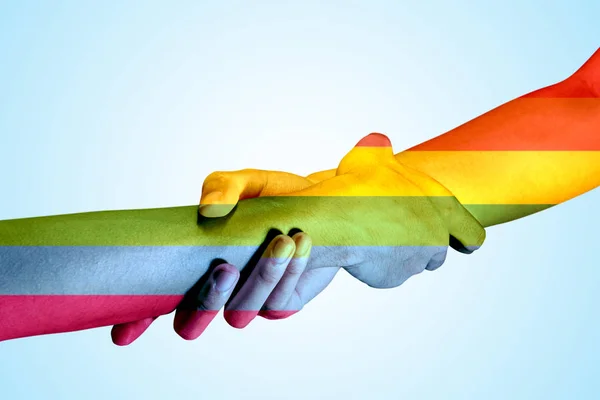 Дві Руки Гомосексуальної Пари Веселковим Прапором Шкіра Тримається Один Одного — стокове фото