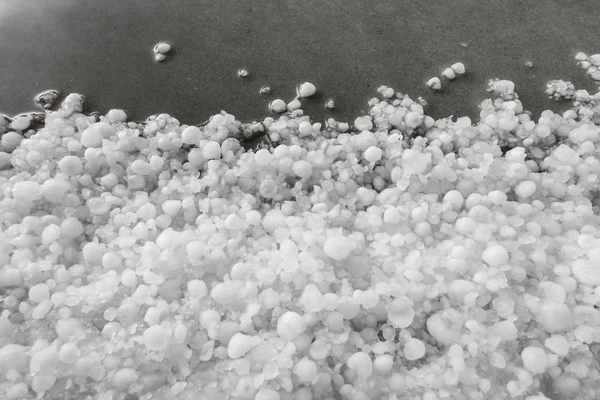 Hailstones Μετά Χαλάζι Χαλάζι Μεσαίου Μεγέθους Καταστροφές Έννοια Της Δύναμης — Φωτογραφία Αρχείου