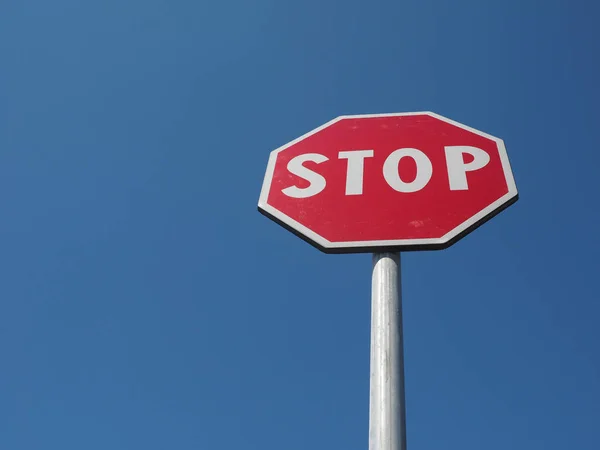 Warnschilder Stoppschild Über Blauem Himmel — Stockfoto