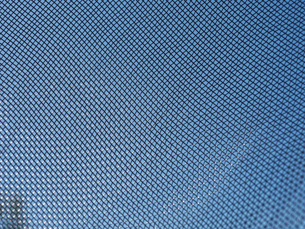 Textura Malha Aço Sobre Céu Azul Útil Como Fundo — Fotografia de Stock
