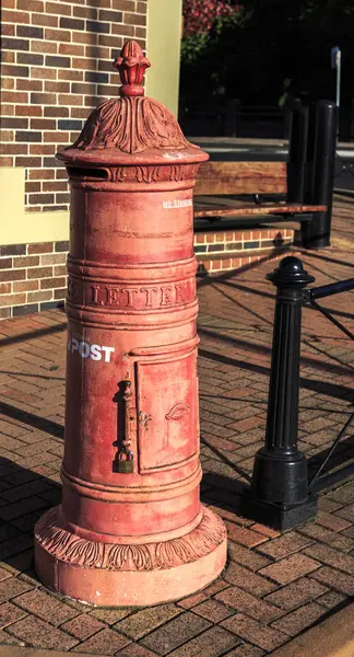 Zicht Een Oude Traditionele Rode Brievenbus Een Straat Armidale Nsw — Stockfoto