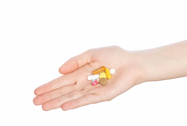 白い背景に隔離された女性の手の錠剤 白に薬を保持する女性の手 — ストック写真