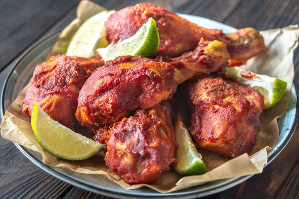 Chicken Drumsticks Barbecue Sauce Garnished Lime Wedges — Stock Photo, Image