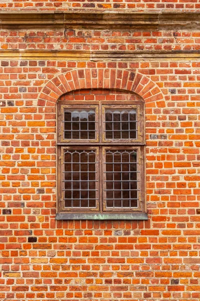 Bakstenen Muur Van Oude Kasteel Met Raam Glazen Paneel Een — Stockfoto