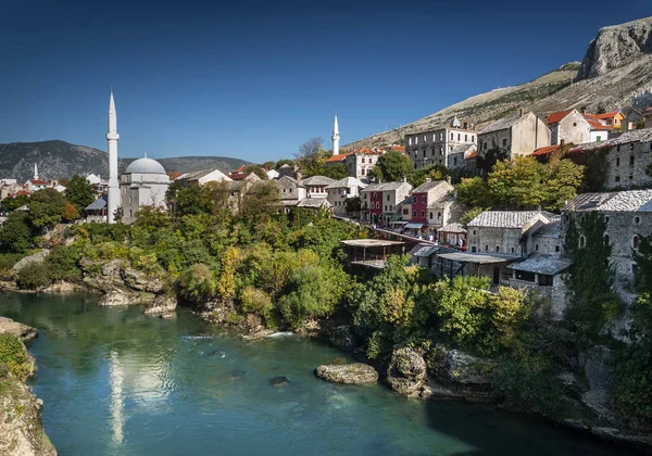 Řeky Neretvy Mešita Starém Městě Nedaleko Města Mostar — Stock fotografie