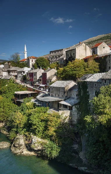 Neretva Sungai Dan Masjid Kota Tua Mostar Bosnia — Stok Foto