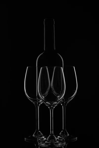 Silhouette Wine Bottle Three Empty Wineglasses Black Background Reflection Contour — Stock Photo, Image