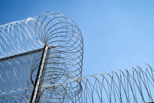 Stacheldraht Zaun Eines Gefängnisses Unbefugten Zutritt Verhindern — Stockfoto