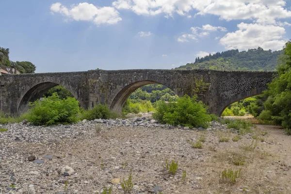 Historický Kamenný Most Řeky Ardeche Jižní Francii — Stock fotografie