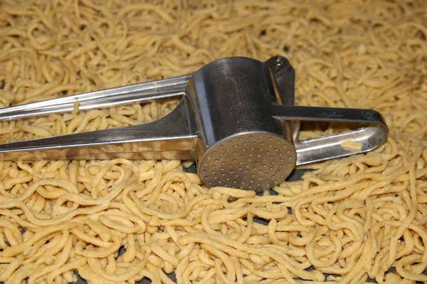 Italiaanse Spaghetti Vorm Van Een Hamer — Stockfoto