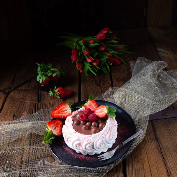 Leichte Pavlova Mit Frischem Obst Und Schokolade — Stockfoto